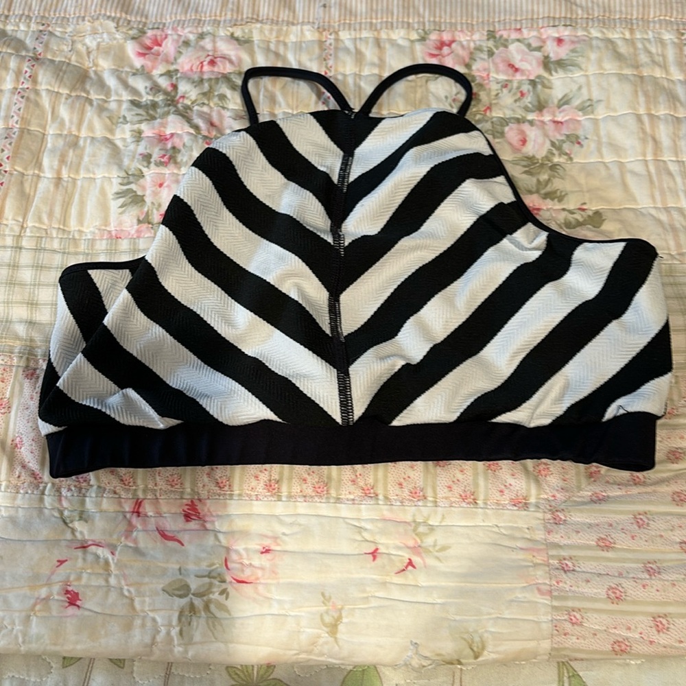 Lululemon small workout bra - Picture 1 of 3